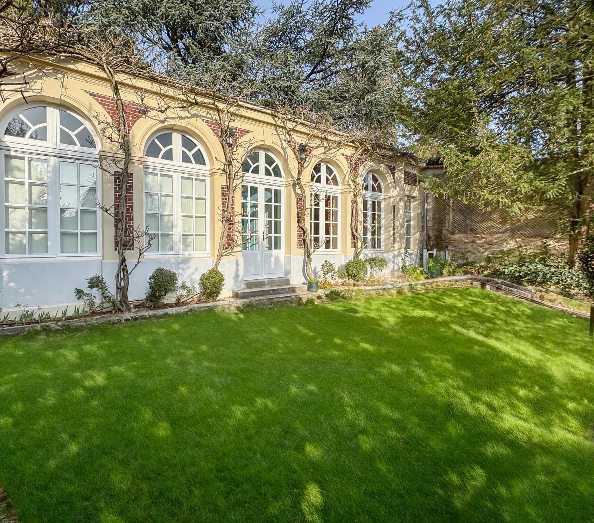 L'Orangerie White Palacio ベルサイユ エクステリア 写真